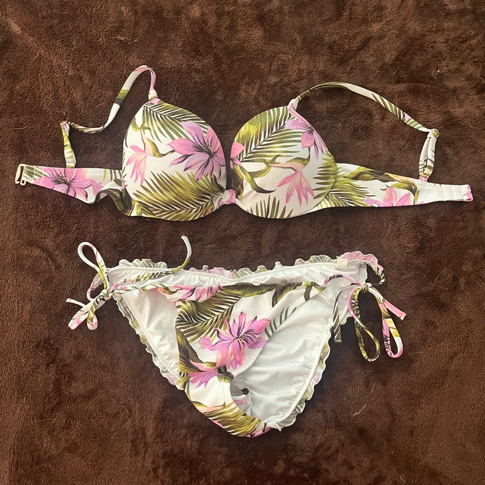 Shade & Short Hawaiian Bikini